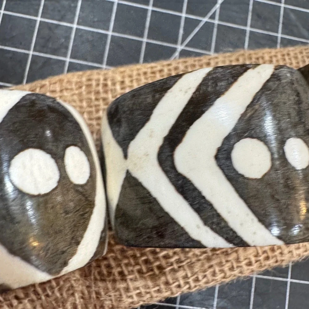 Recycle‎ Zanzibar Hand Carved Bone Napkin Rings Set of 6 Black White Geometric